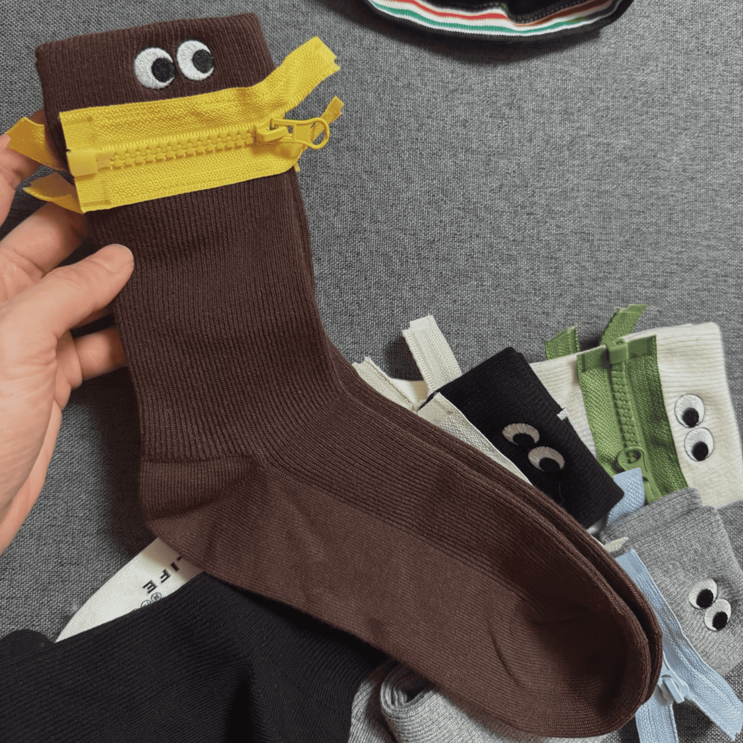 Aze Textiles - Playful Eyes Zip Design Mid-High Socks