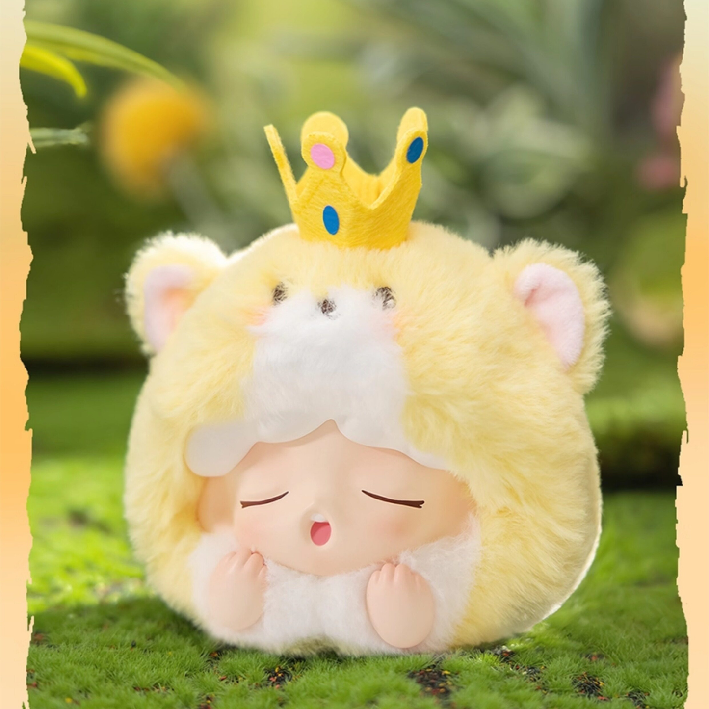 YUMO Plush toy in a yellow lion costume with a colourful crown. It's the hidden variant. It's really cute and lovely. It can give you confidence and help you strengthen your belief. It can be used as a bag charm. It is a great companion in people's lives.
