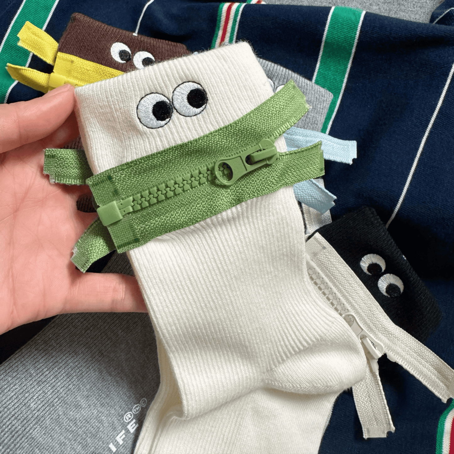 Aze Textiles - Playful Eyes Zip Design Mid-High Socks