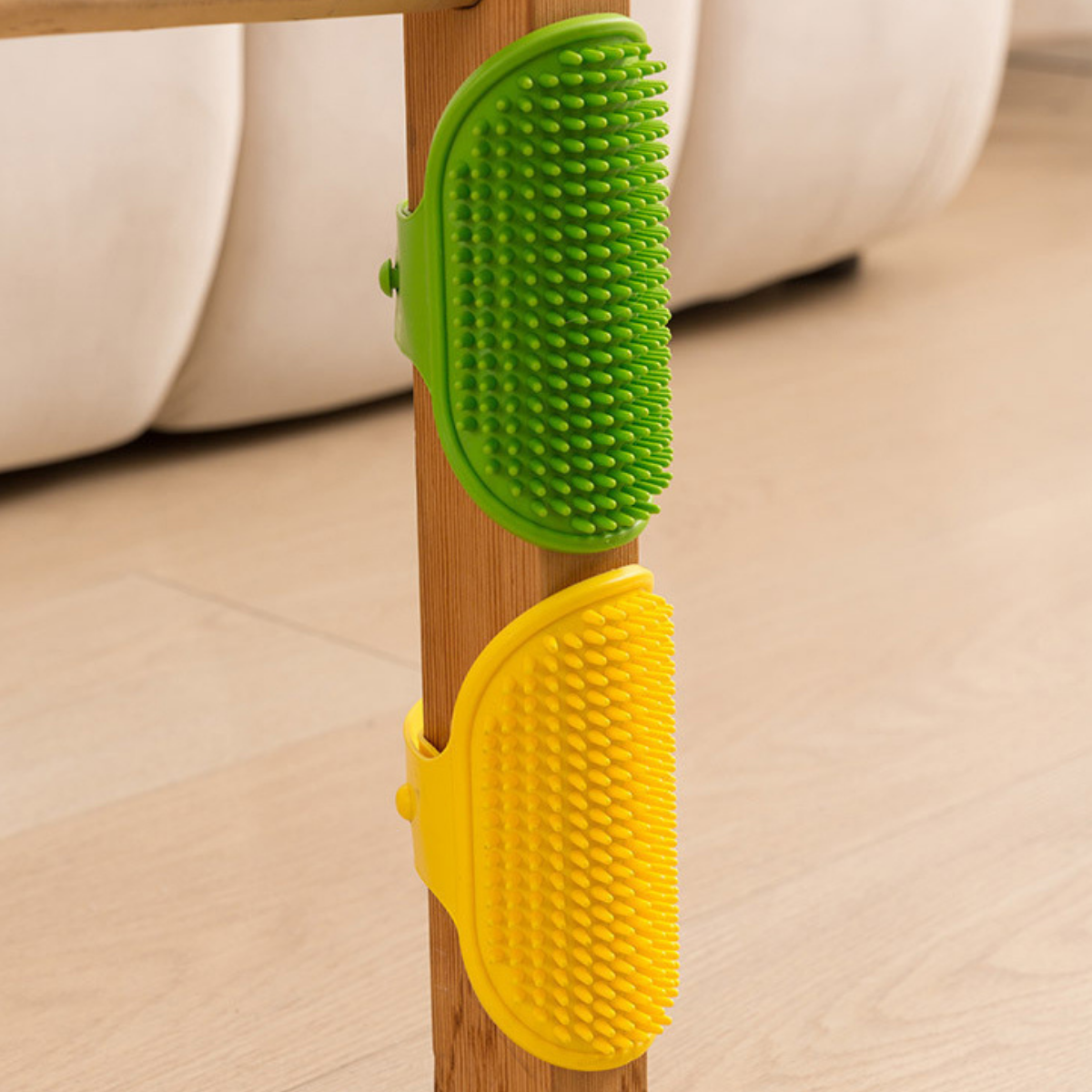 Cat & Dog Self-Grooming Scratch Brush details