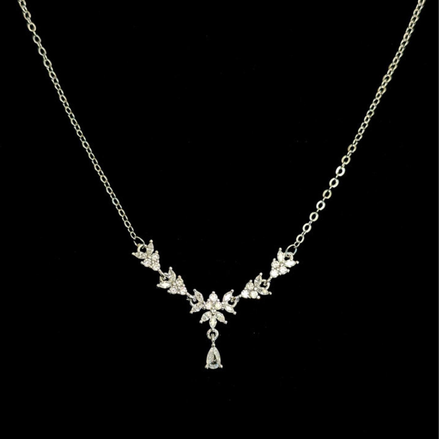 Gvintagettic - Vintage Crystal Snowflake Necklace with crystal detailing and wheat motif. Sweet and Elegant