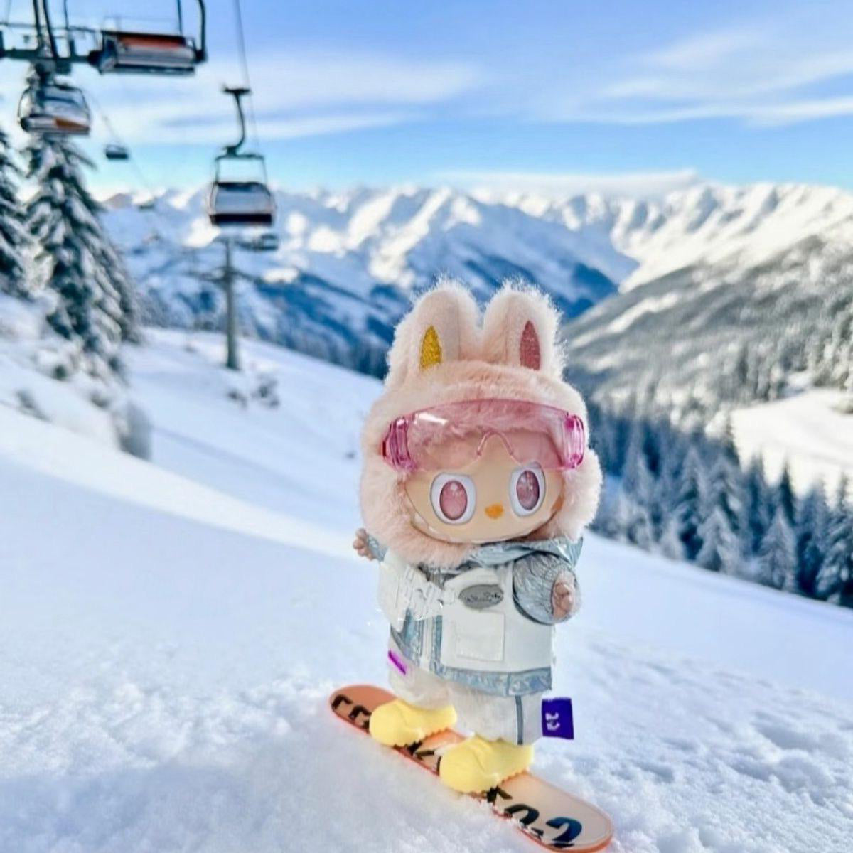 Peach  Labubu 17cm Skiing Outfit with Snowboard