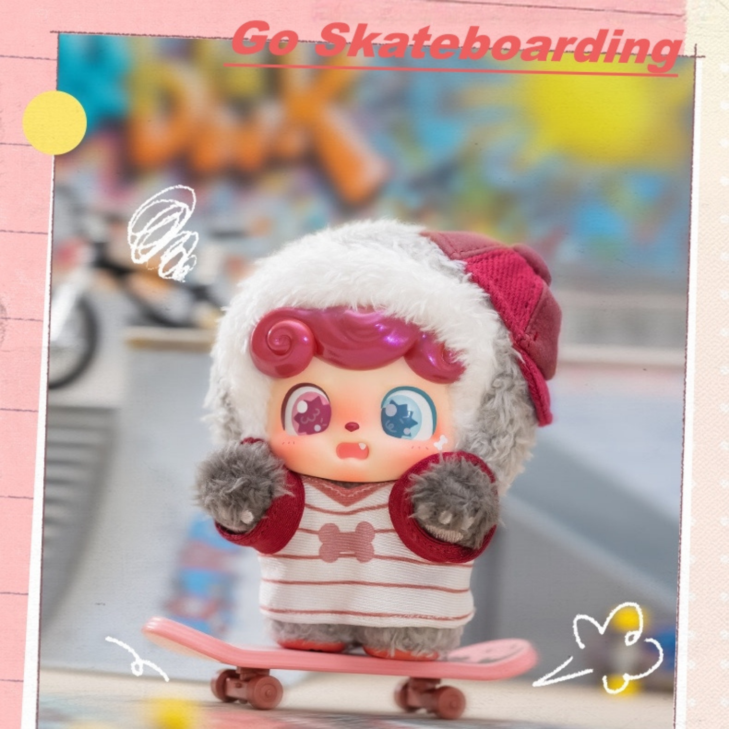 Q Kid “Go Skateboarding” plush toy with pink beanie and mini skateboard – a playful street-style accessory full of character. The skateboard is an independent accessory that enhances playability.